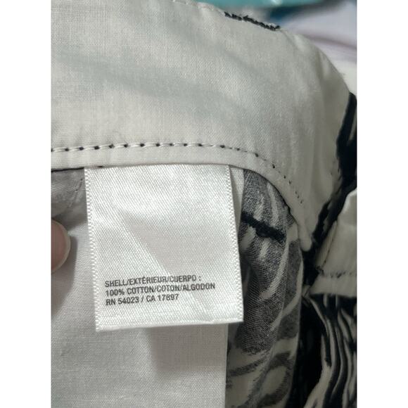 Old Navy Women’s Size 6 White & Black Blackjack” Everyday Shorts 100% Cotton - Picture 4 of 9